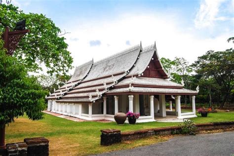 To be contextual, the architecture of these viharas influenced the style of monasteries and temples in south east asia up to myanmar, cambodia to java (indonesia) and entire bali peninsula and also in. 42. วิหารสุโขทัย (เมืองโบราณ)