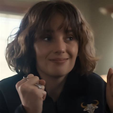 Maya Hawke As Robin In Stranger Things Season 4 Stranger Things Characters Stranger Things