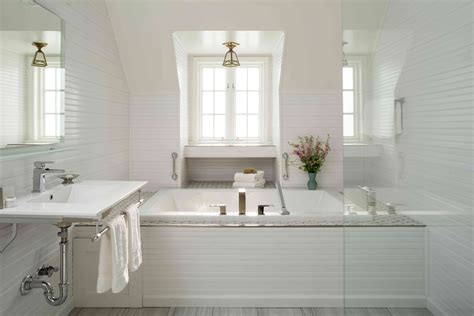 17 Ways To Decorate With White In The Bathroom
