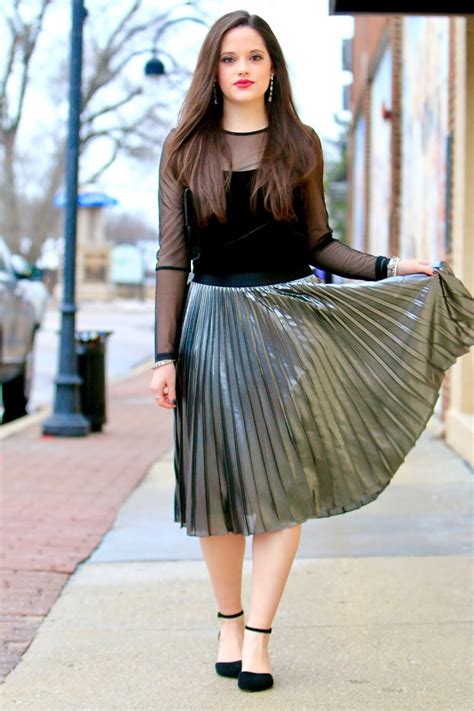 Kathleen's Fashion Fix: Silver Stunner // metallic pleated skirt ...