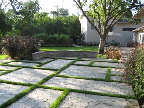 Modern house and beautiful garden view. D'Urso Landscape Design - Modern - Landscape - Los Angeles ...