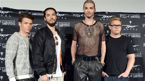 Tom and the rest of the tokio hotel crew have been making hits in both german and english for years, and it looks like he might have made most of his cash well before getting with ria last year. Heidi Klum und Tom Kaulitz: Video aufgetaucht! Topmodel ...