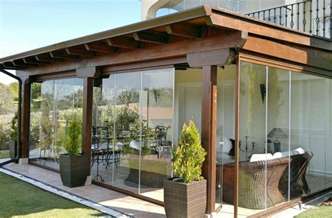 Selección de sillones para el living. Estructuras de madera: pérgolas, artesonados y ...