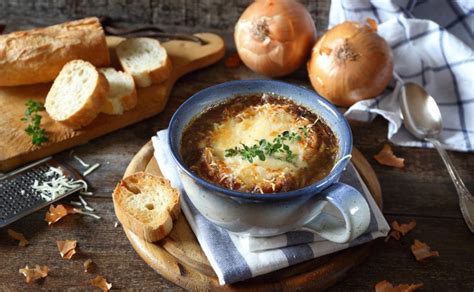 Receta Francesa De Sopa De Cebolla Con Pan Y Queso Gratinado