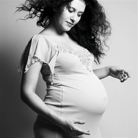 Naken Gravid Kvinna F R Maka Arkivfoto Bild Av Sk Nhet F Regripande