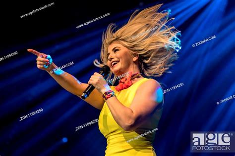 Schweizer Schlagersängerin Beatrice Egli live bei der Schlager Nacht in Luzern Schweiz