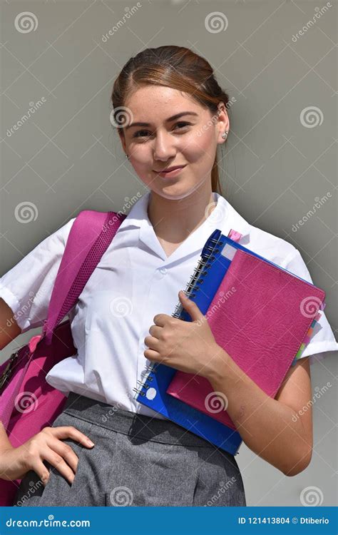 摆在学生少年学校女孩佩带的校服 库存照片 图片 包括有 学员 大学 童年 设计 紧靠的 塑造 121413804