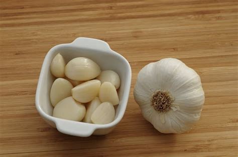 Mar 05, 2021 · most folks don't eat quite as much garlic and are certainly not cooking dinners three or four times a day as i do, so i would say for you, do a bulb and when you get down to two gloves, you'll probably be at the end of the week, then do another bulb. How Long Do Garlic Cloves Last In The Fridge? Shelf Life ...