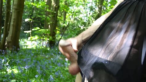 in höschen und hosenträgern draußen im wald gewichst xhamster