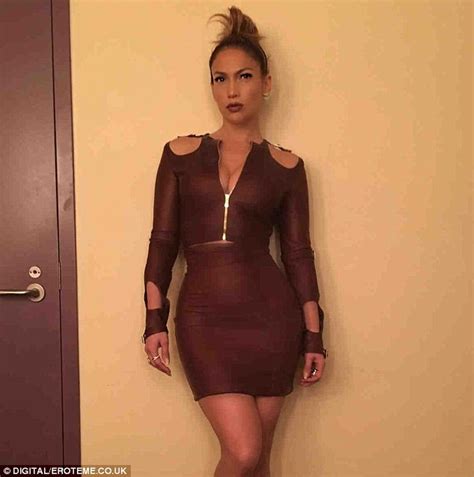 Jennifer Lopez Flashes Flesh On Her Way To Judge American Idol Daily