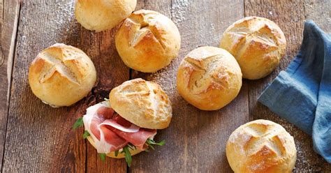 Hefebrötchen mit frischer Hefe