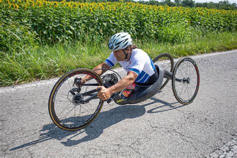 His family moved to the town of castel maggiore on the city's outskirts when he was four.3 his sister cristina was a promising swimmer prior to her death in an automobile collision in 1979.4. Alex Zanardi operato alla testa: resta gravissimo, in ...