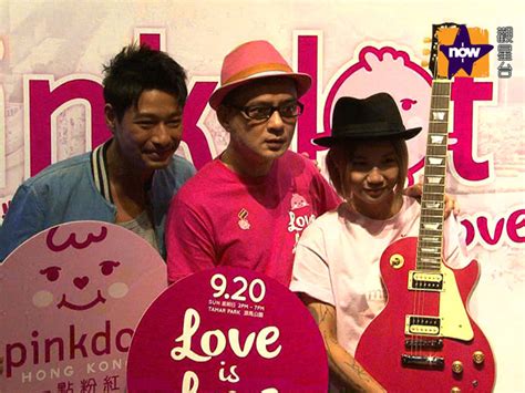 Jun 26, 2021 · 無綫《識貨》昨晚播出第5集，8位主播分成4組完成直播考核後，接受首席創意官王祖藍點評。祖藍認為黎諾懿與黃頌明（小明）進行直播時，滿枱都是東西非常混亂，靚貨都變得不好看，但他們找保哥（黃亞保）出鏡的做法非常聰明。至於陳嘉佳（小寶）與路芙一組，祖藍讚她們在直播中教人怎樣下. 黃耀明 盧凱彤為同志發聲 | Now 新聞