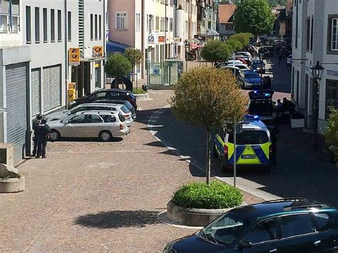 Sie können ihr bank über das formular in der oberen rechten ecke der website hinzufügen. Überfall: Verletzter Bankräuber noch im Krankenhaus ...