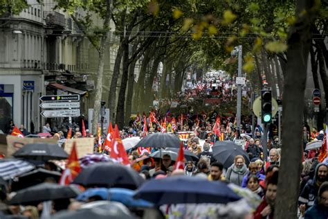 Lyon Plusieurs Milliers De Personnes à La Manifestation Intersyndicale