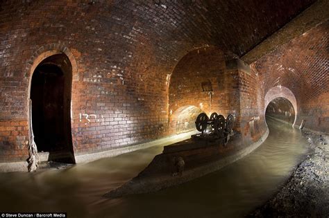 Urban Explorers Stunning Photographs Of The Sewers And