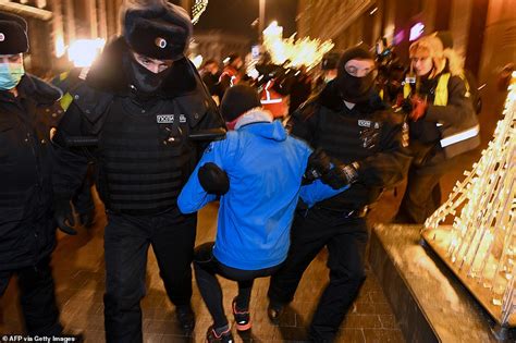 russia arrests 1 400 protesters after alexei navalny imprisoned daily mail online
