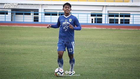 Find the perfect febri hariyadi stock photos and editorial news pictures from getty images. Mario Gomez "Sudah Lupa" dengan Febri Hariyadi ...