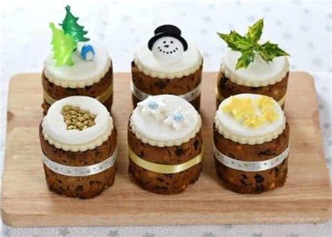 How To Decorate Mini Christmas Cakes 6 Fun And Easy Designs