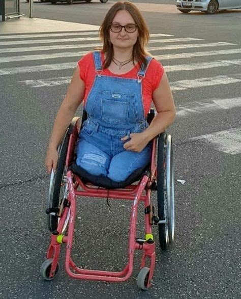 150 Amputee Woman Ideen In 2021 Amputiert Beinprothese Rollstuhlfahrer