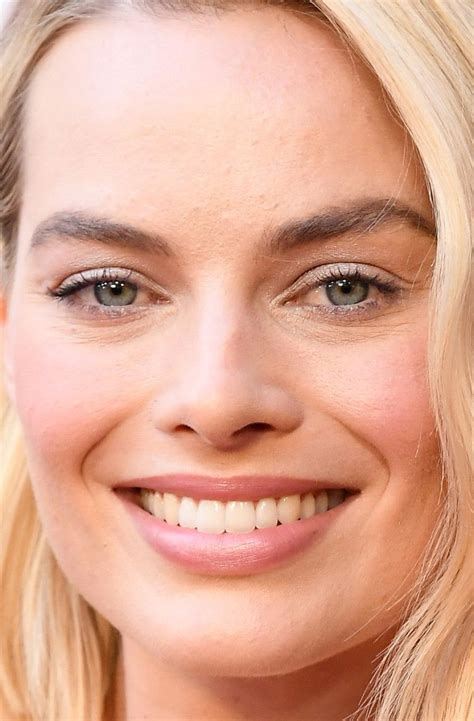 Close Up Of Margot Robbie At The 2018 Academy Awards Actriz Margot
