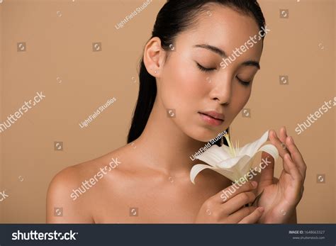Beautiful Naked Asian Girl Closed Eyes Foto Stok Shutterstock