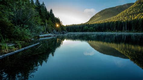 Картинки канада природа горы озеро леса лучи солнца обои