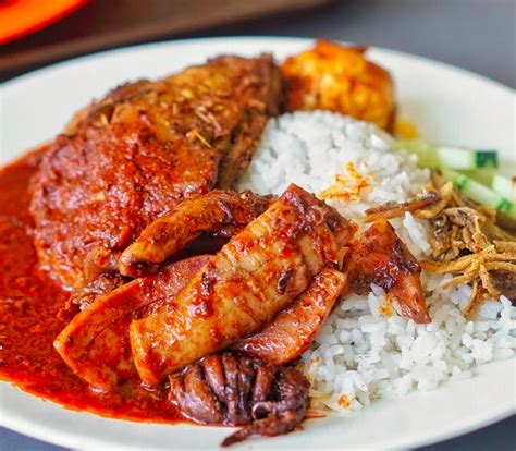 Try nasi lemak hot station tonight at taman kosas ampang. 10 nasi lemak places in KL every Malaysian should know