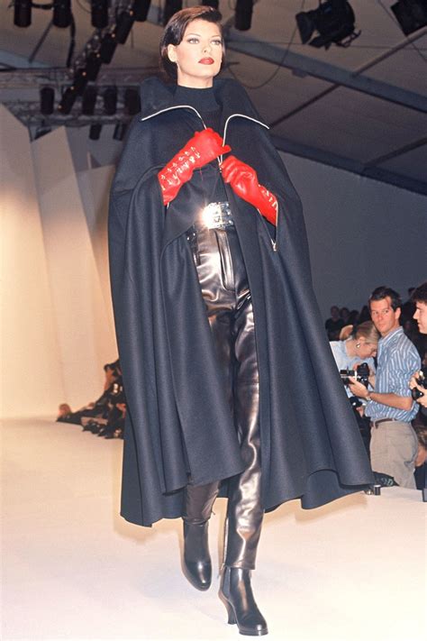 32 Linda Evangelista Moments That Made The 1990s Givenchy Couture