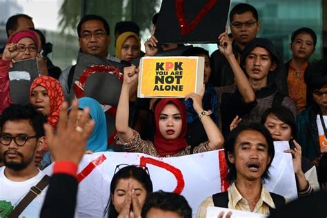 Public Express Concern Over Indonesias Corruption Battle Indonesia