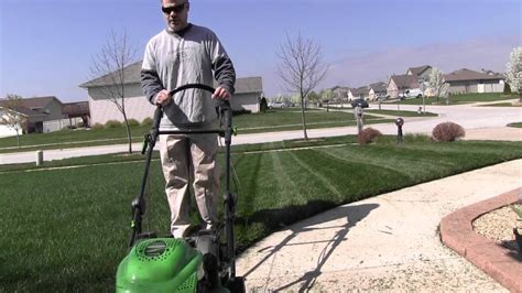 Lawn Stripinghow To Mow Stripes In Your Lawn Lawn Striping Lawn