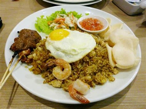 Nasi goreng is often described as an indonesian rice dish cooked with pieces of. Resep Nasi Goreng Telur Spesial Mata Sapi nan Lezat - Info ...