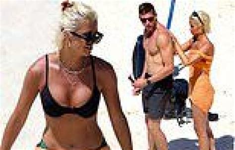 Made In Chelsea S Olivia Bentley Shows Off Her Figure In A Bikini As She Cosies Trends Now