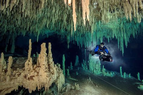15 Impressive Underwater Caves That Will Mesmerize You Page 11