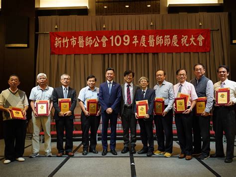 為提升民眾自我健康照護能力 健保署建置「全民健保行動快易通」app 手機下載並登錄認證 即可查詢自己就醫相關資料 澎湖縣政府衛生局關心您 想讓人. 慶祝醫師節 澎湖零確診 賴峰偉感謝醫護辛勞 | 中華日報|中華新聞雲