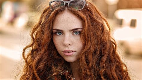 Red Haired Beautiful Girl With Green Eyes Wallpapers And Images Wallpapers Pictures Photos