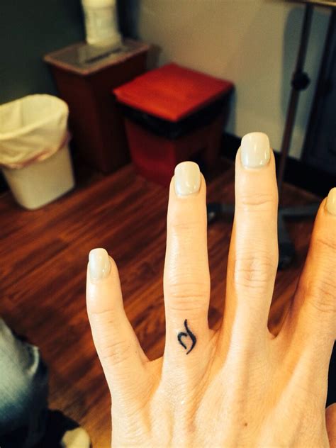 21 free r tattoo on ring finger vector. ring finger tattoo | Ring finger tattoo, Finger tattoos ...