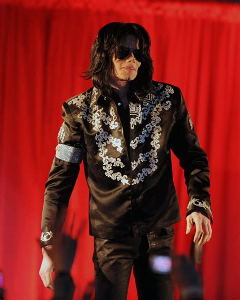 Michael Jackson Sells Out All 50 U K Gigs UPI Com