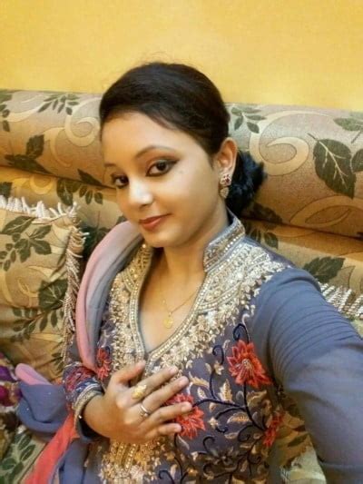 Sex Gallery Bangla Desi Cute Wife Kaniz Fatema Take Selfie For Hubby