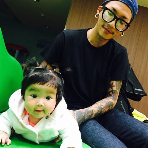'แจ๊ส ชวนชื่น' เปิดใจเป็นคุณพ่อลูก 4 คมชัดลึกออนไลน์ เผยแพร่ 20 เม.ย. อัพเดทภาพ น้องแตงไทย หนูน้อยน่ารักแก้มใส ลูกสาวแจ๊ส ชวนชื่น
