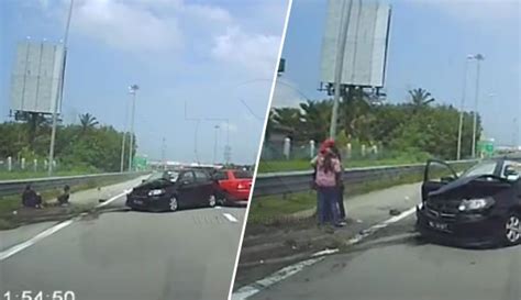 Pastikan pintu kereta dikunci bagi elak kejadian tidak diingini berlaku. (Video) 'Fuh! Nasib baik!' - 2 budak tercampak keluar dari ...