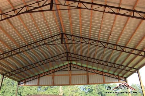 Wood Purlins With Metal Truss Building A Pole Barn Barn Design Roof