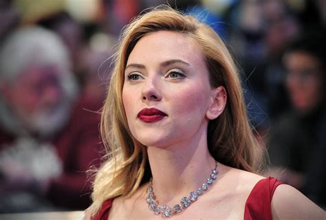 Anthony Lane Criticized For Creepy Scarlett Johansson Profile Latimes