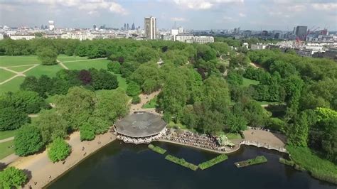One of the royal parks, it's 350 acres straddle each side of the serpentine, a 28 acre lake. London Hyde Park DJI - YouTube