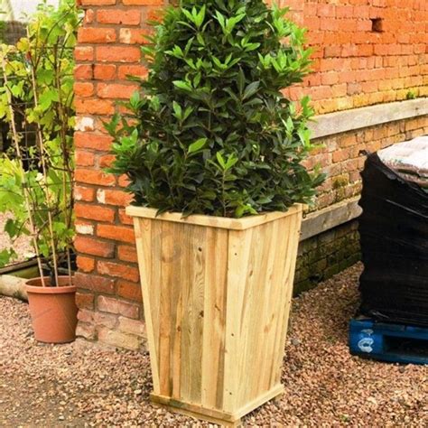 With only a few cedar fence boards and some 1x2s you can have one too! Tall Wood Planter Box | Wood planters, Outdoor planters ...