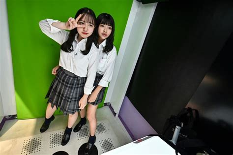 Surviving Selfies Japans Purikura Photo Booths Cling On