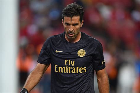 Buffon had been widely expected to bring his distinguished career to a close at the end of last season when his juventus contract expired. Paris Saint-Germain: PSG, Barça, Real: Gianluigi Buffon ...