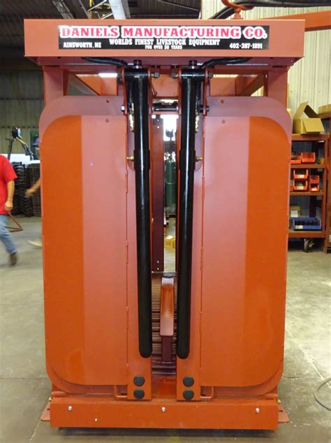 All Hydraulic Squeeze Chute