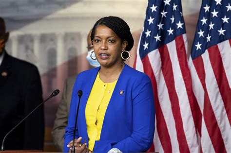 Connecticut Black Congresswomans Online Meeting Hit With Racist Messages