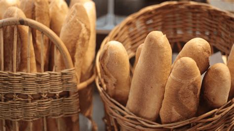 20 Delicious Types Of French Bread Nomlist